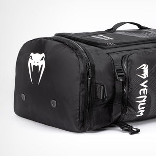 Sports bag Venum Shockwave Convertible 60 Lt Black 