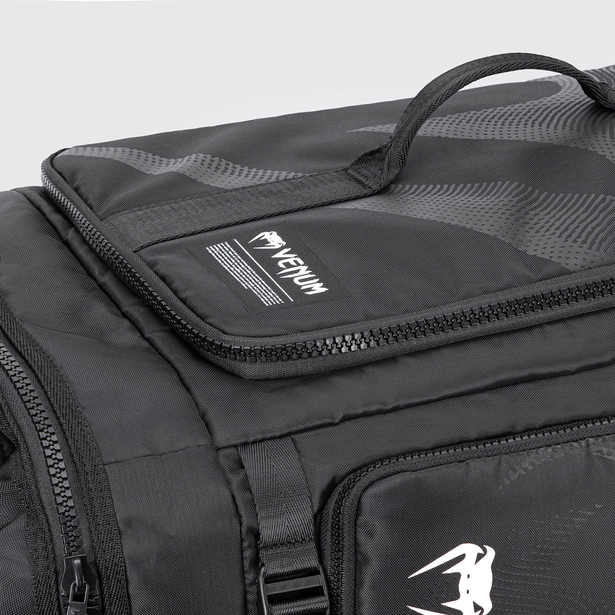 Sports bag Venum Shockwave Convertible 48 Lt Black - Combat Arena