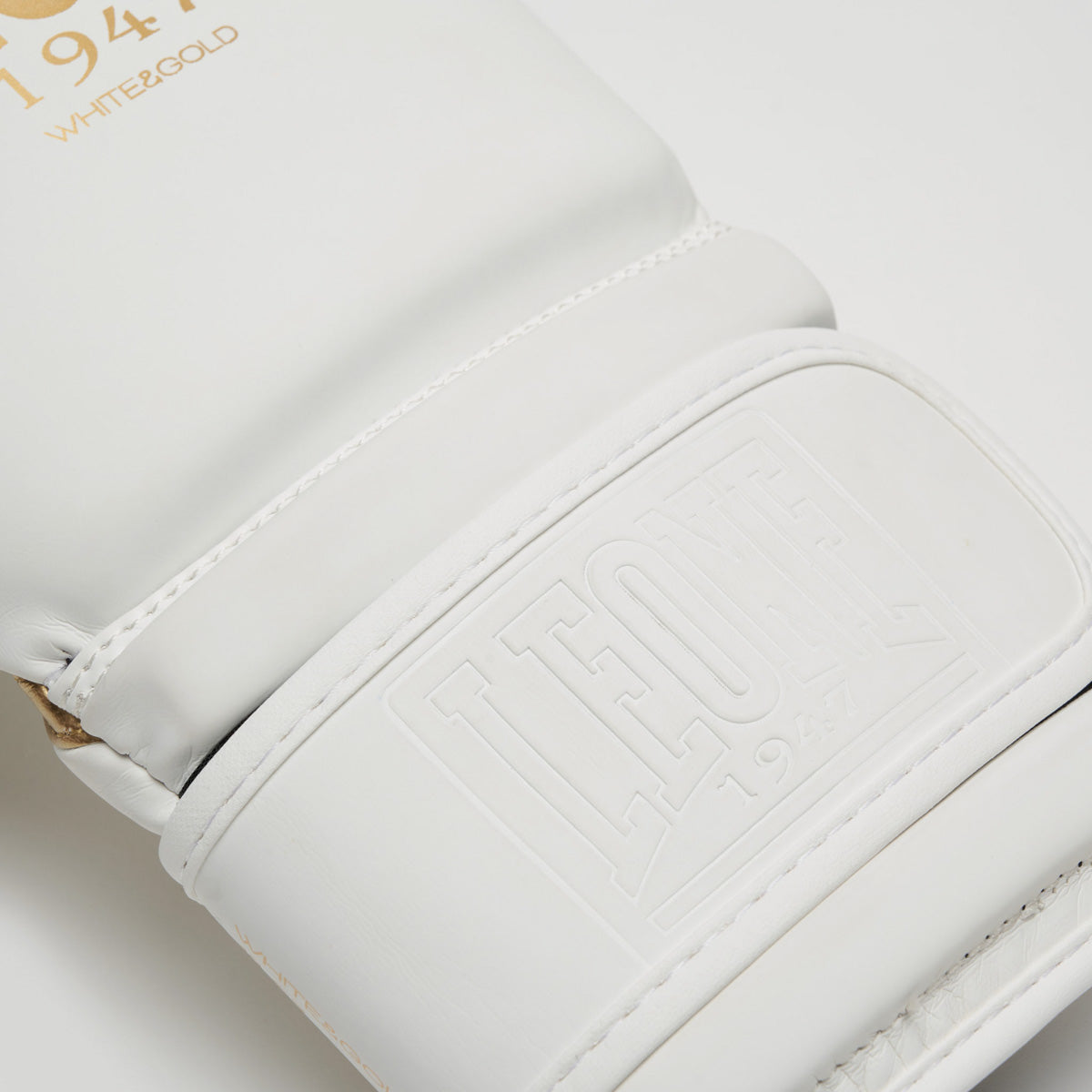 Boxing gloves Leone Idol GN059D White-gold - Boxing gloves