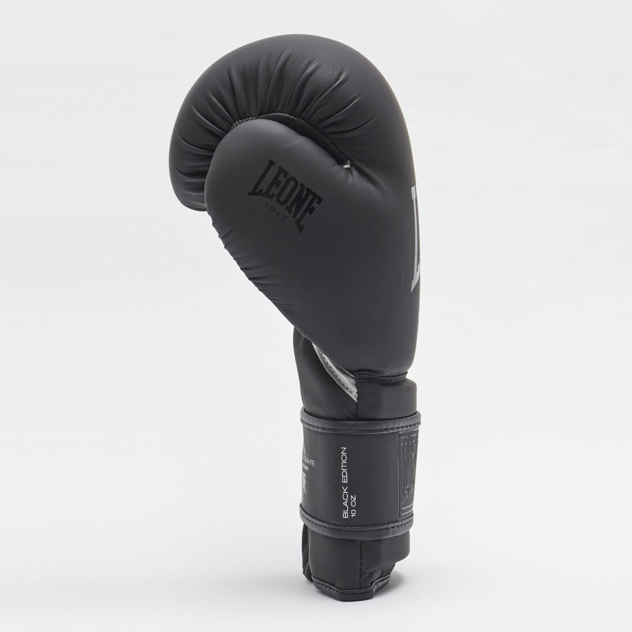 Super Pro Combat Gear ACE Boxing Gloves Black/White 10 Oz
