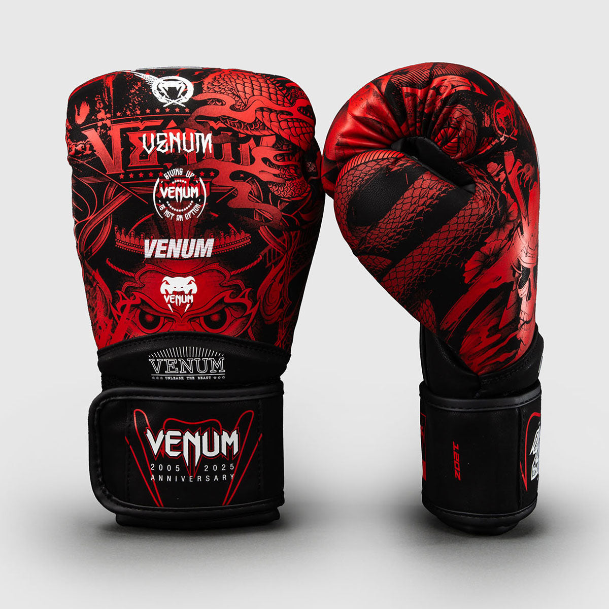 Boxing gloves Venum 20th Anniversary Black-red - Combat Arena