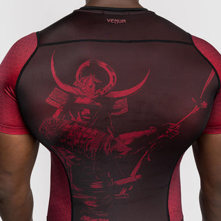 Rashguard Venum Assassin's Creed Shadows maniche corte Rosso-nero-Combat Arena
