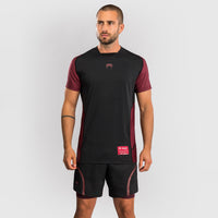 T-shirt Venum Assassin's Creed Shadows Dry Tech Rosso-nero-Combat Arena